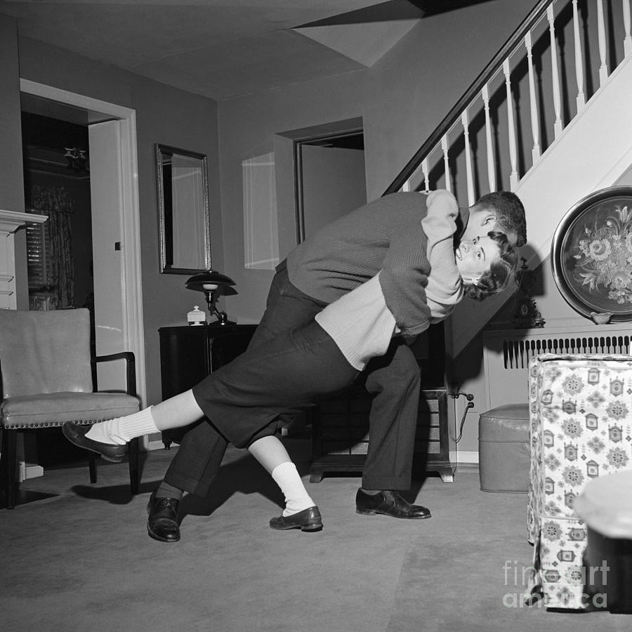 Teen Couple Dancing In Living Room Photograph by H. Armstrong Roberts/ClassicStock