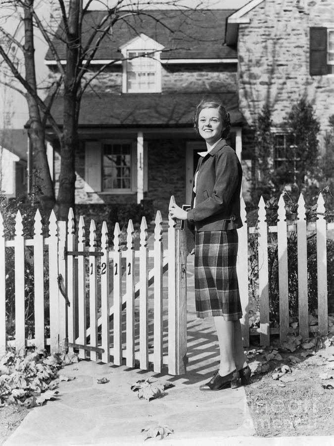 Teenage Girl Arriving Home, C.1940s Photograph by H. Armstrong Roberts/ClassicStock