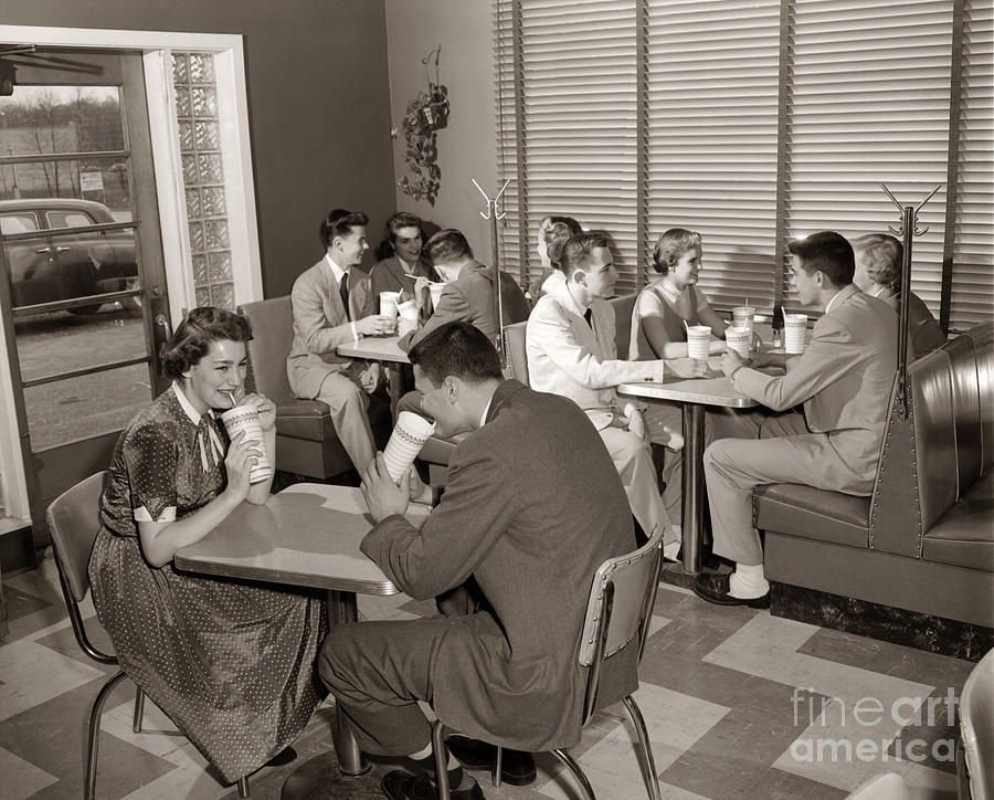 Teens At A Diner, C. 1950s Photograph by H. Armstrong Roberts/ClassicStock