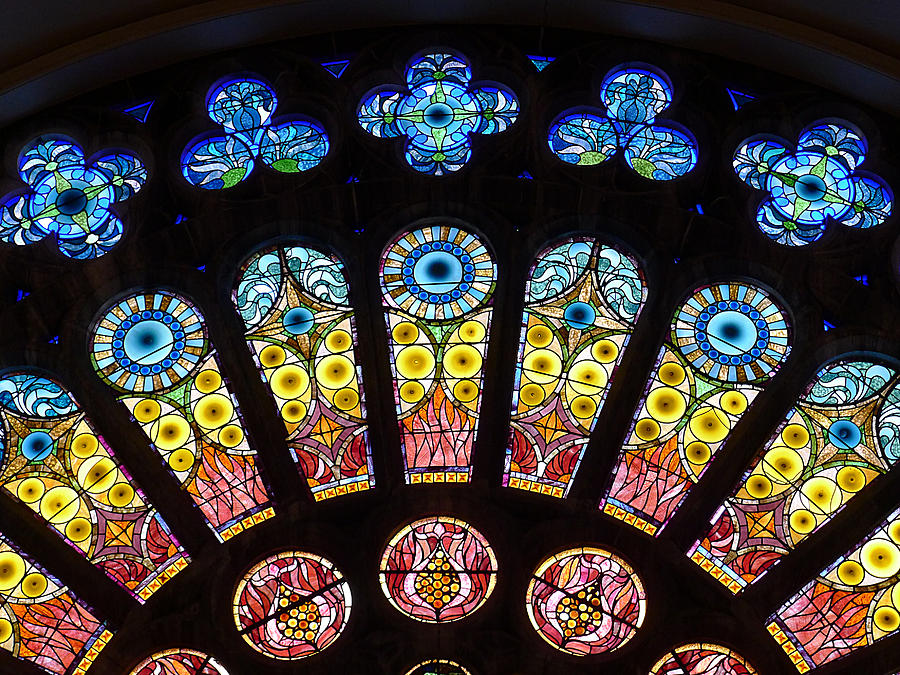 Temple - Half Rose Window Photograph by Richard Reeve