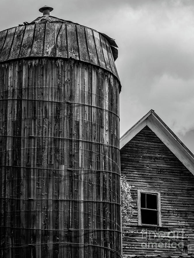 Black And White Photograph - Texas Silo and Farm House by Edward Fielding