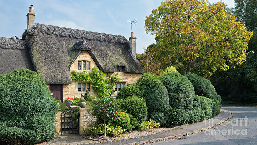 Thatched Country Cottage Chipping Campden Photograph by Tim Gainey