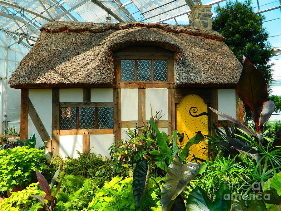 Thatched Roof English Cottage Garden Photograph by Emmy Vickers