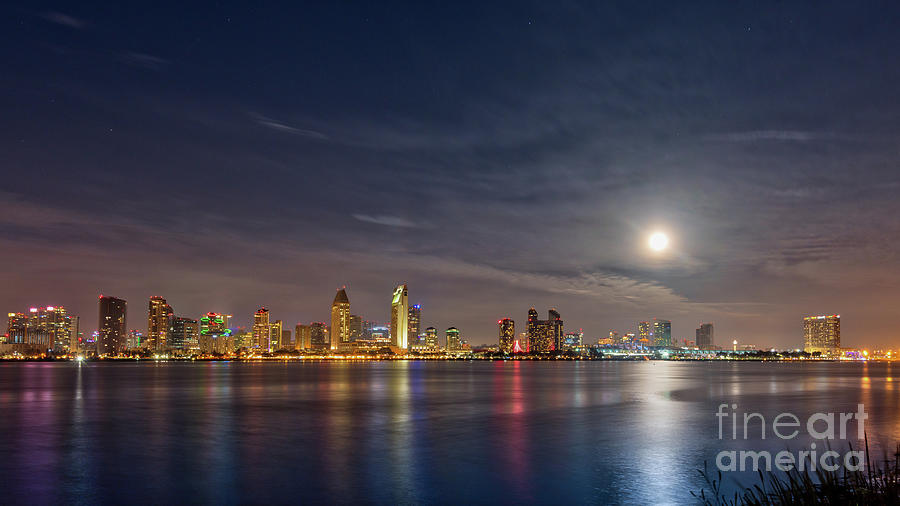 The 2018 New Years Supermoon Over San Diego Photograph by David Levin
