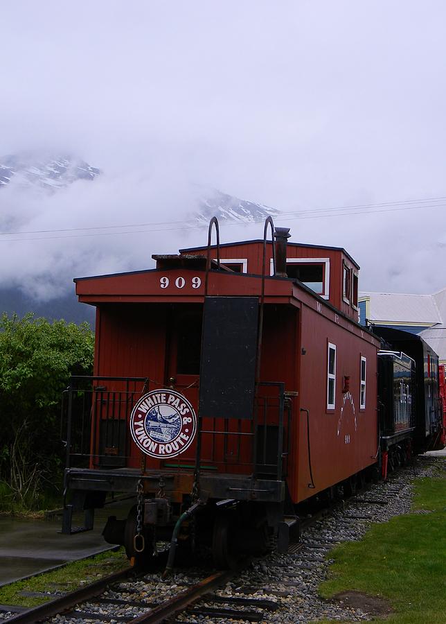 The 909 Caboose Photograph by Warren Thompson