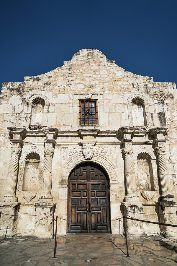 The Alamo Entrance San Antonio Texas Photograph by Lawrence S Richardson Jr