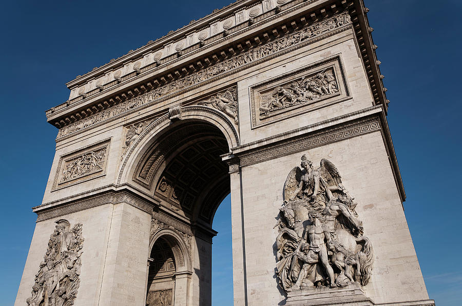 The Arc de Triomphe Photograph by D Plinth