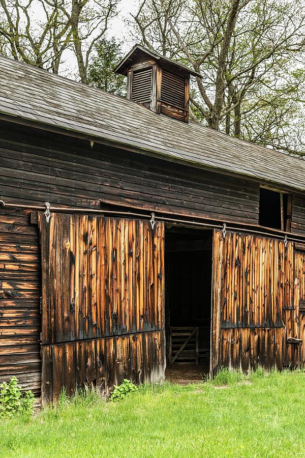 The barn door Photograph by Pamela Taylor