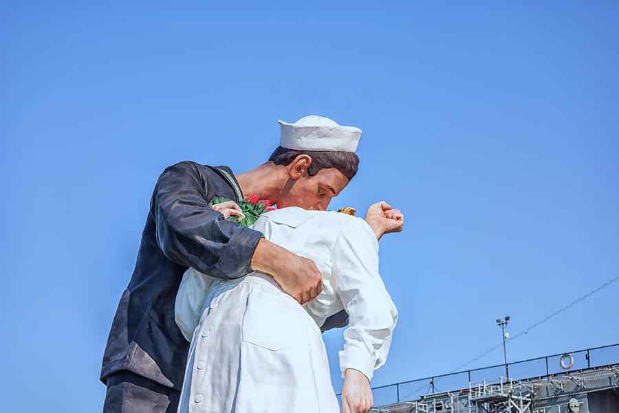 The Big Kiss Unconditional Surrender Statue #1 Photograph by Joseph S Giacalone