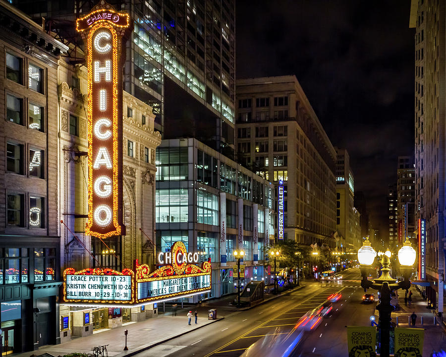 Illinois - The Chicago Theater Photograph by Ron Pate