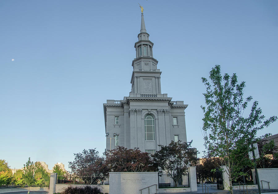 The Church of Jesus Christ of Latter - Day Saints - Philadelphia Photograph by Bill Cannon