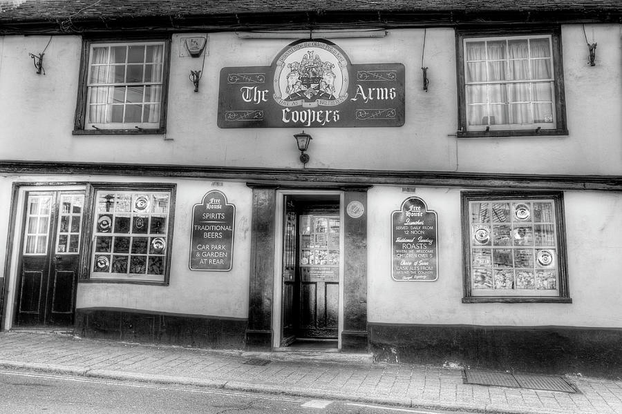 The Coopers Arms Pub Rochester Photograph by David Pyatt
