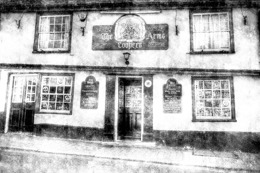 The Coopers Arms Pub Rochester Vintage Photograph by David Pyatt