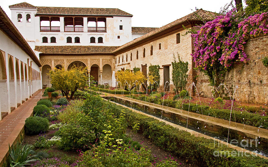The Courtyard  of the Acequia - Generalife Photograph by Levin Rodriguez