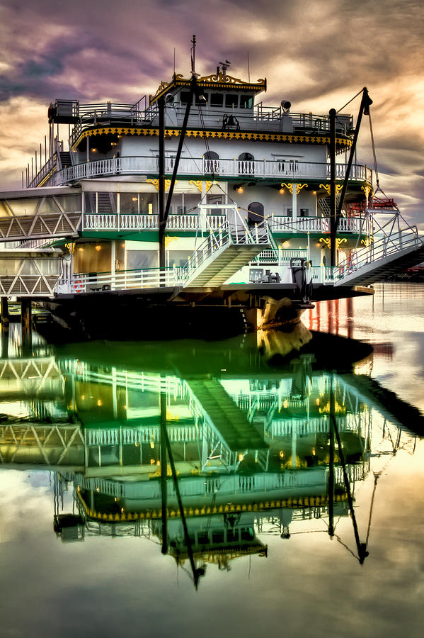 emerald queen riverboat sold