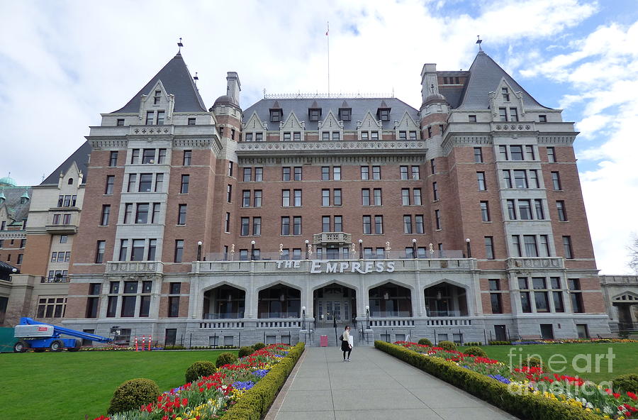 The Empress - Victoria British Columbia Photograph by Charles Robinson