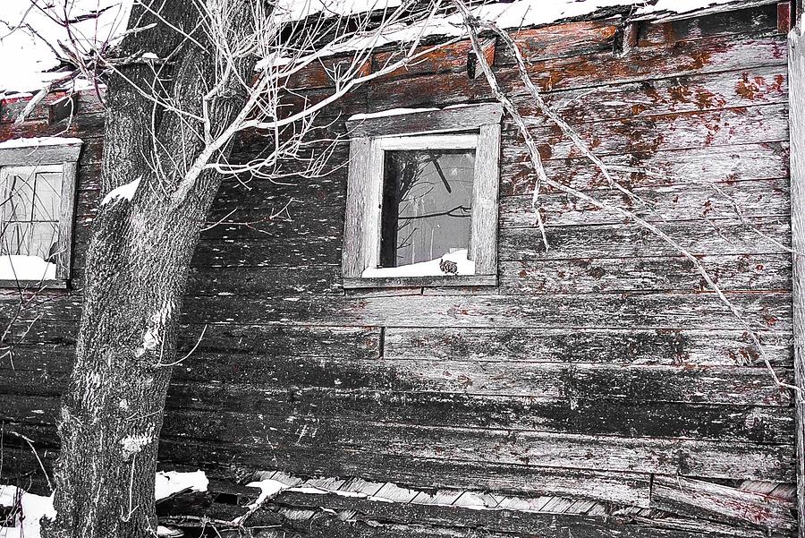The Faded Red Barn - Wilkes Photograph by Desmond Raymond