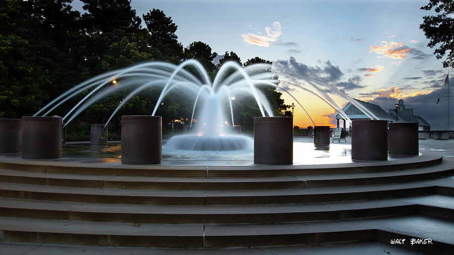 The Fountain at Waterfront Park Photograph by Walt Baker