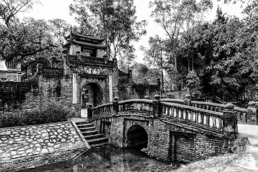 The Gate of Uoc Le Village Photograph by Peter Dang