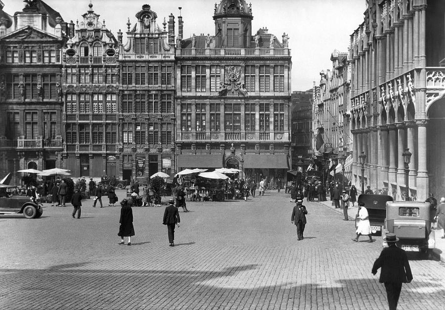 The Grand Place In Brussels Photograph by Underwood Archives | Fine Art ...