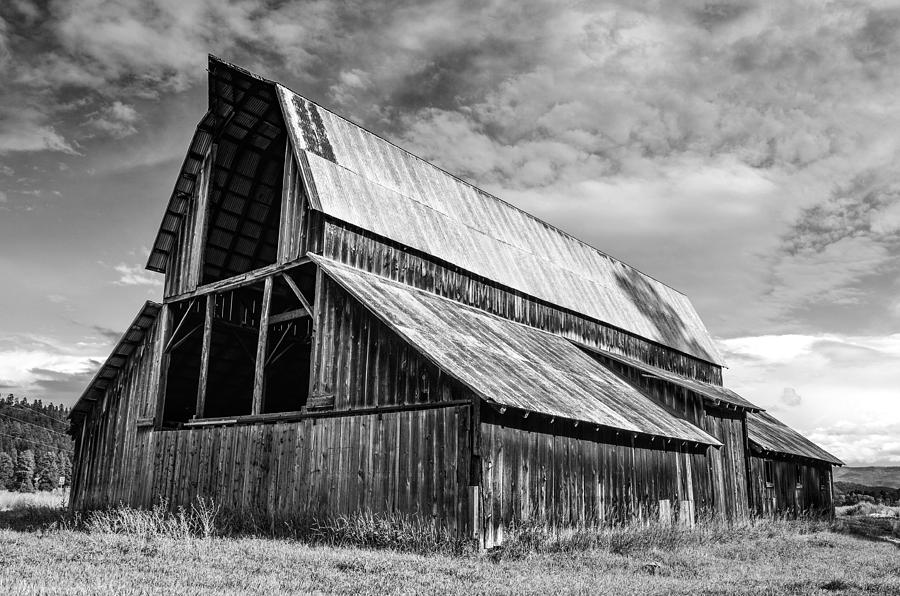 Country Barn Photograph by Rand Ningali