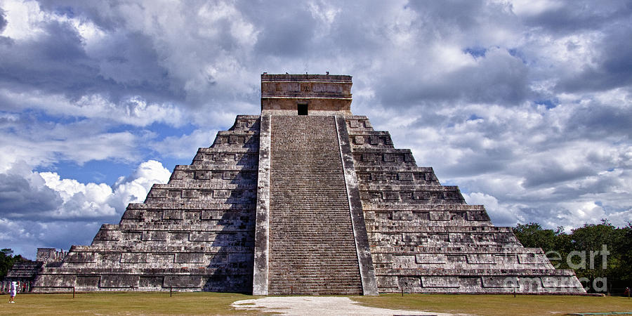 The Great Pyramid of Chitzen Itza Photograph by Levin Rodriguez