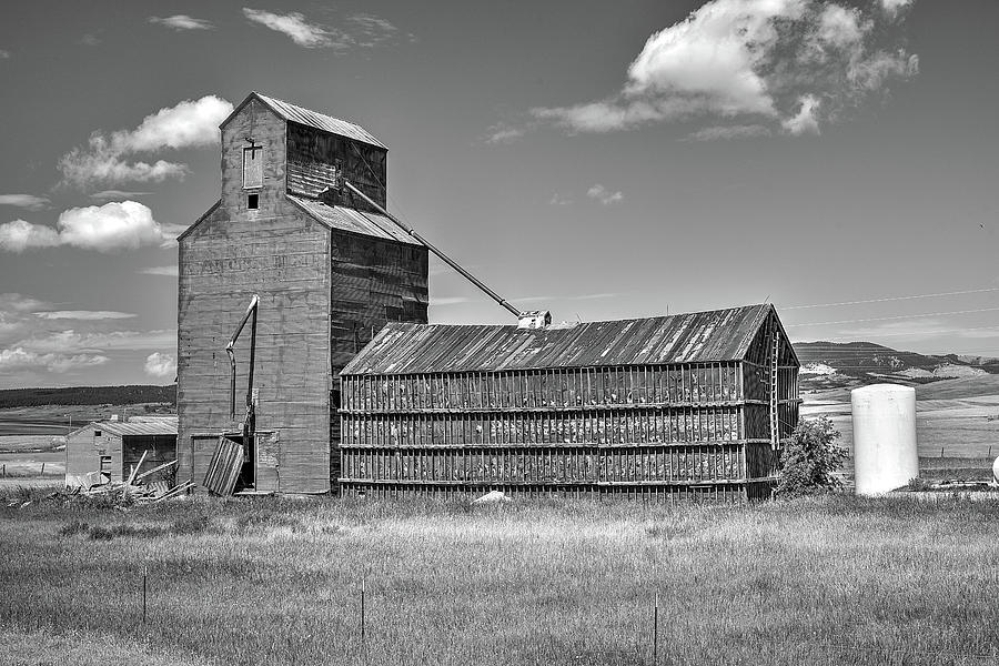 The Hilger Grain Silo Photograph by Richard J Cassato