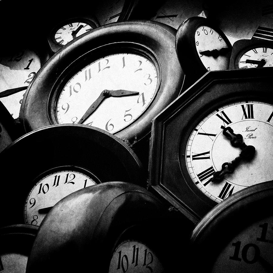 Clock Photograph - The Hours by Nelson Mineiro