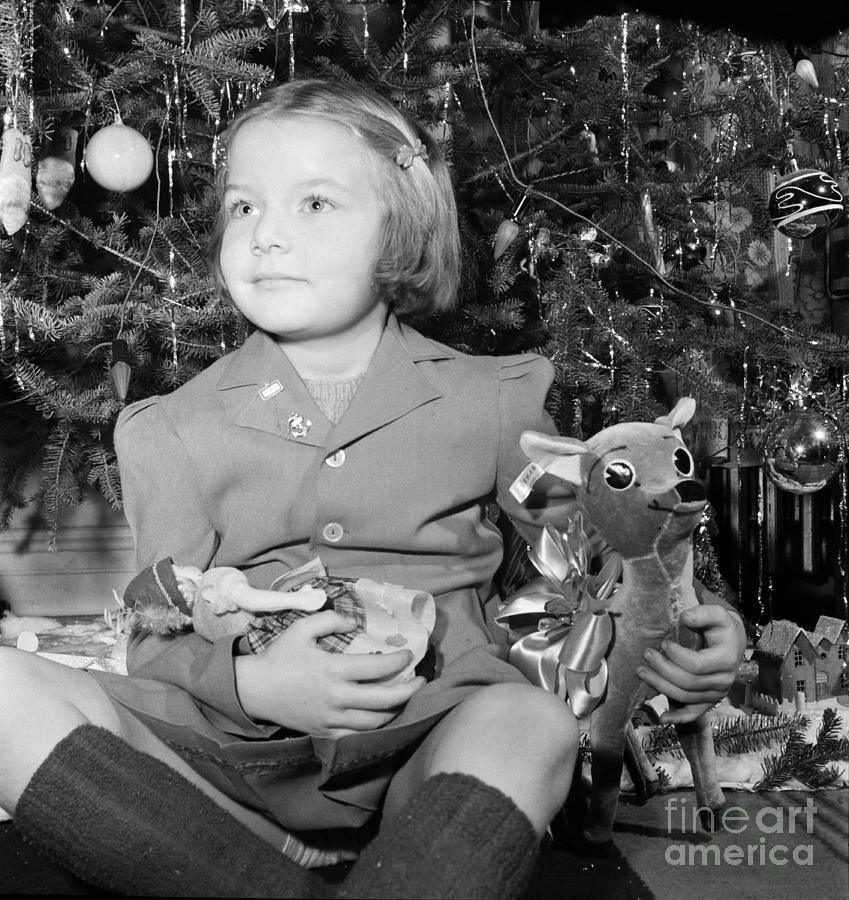 The Joy Of Christmas, 1942 Photograph by Science Source