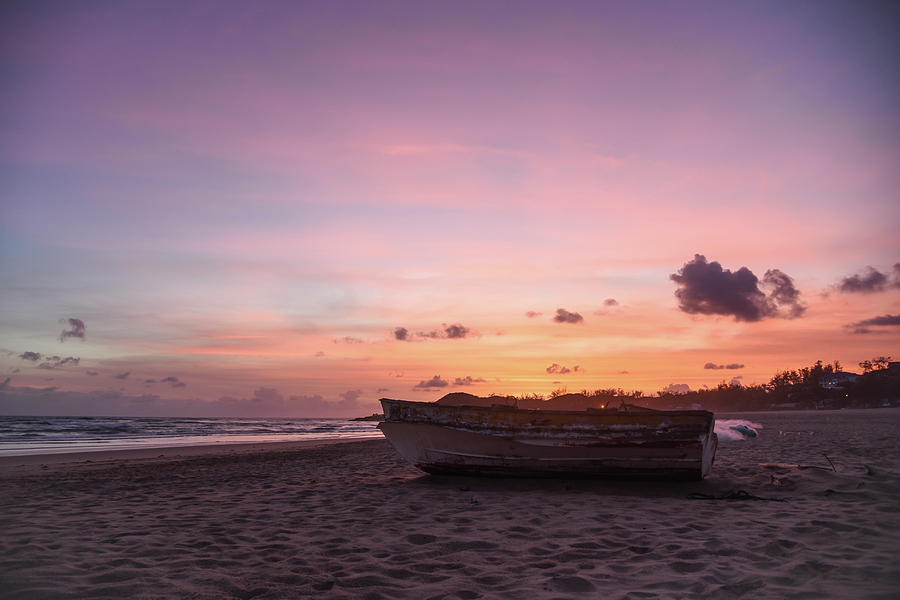 The last sunrise over the beach in Tofo by Gareth Pickering The last sunrise over the beach in Tofo by Gareth Pickering