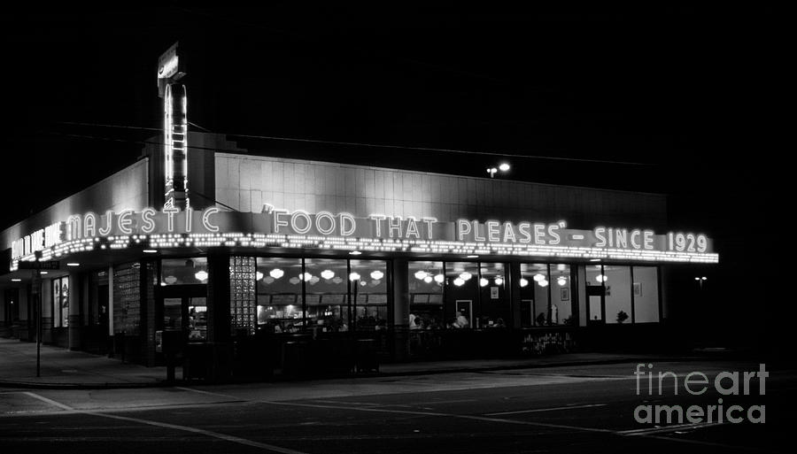 Atlanta Photograph - The Majestic Diner by Arni Katz