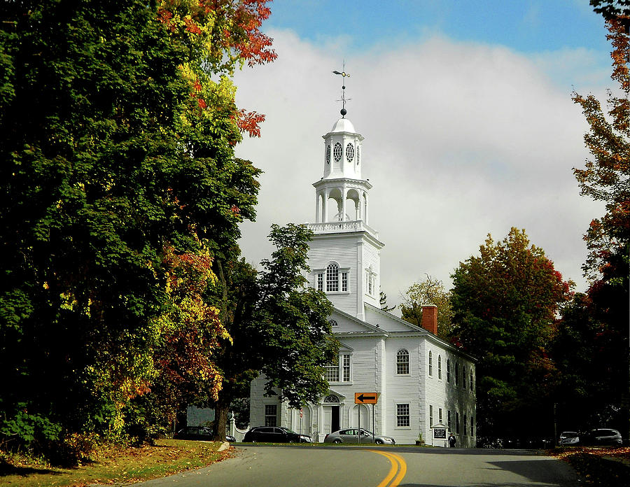 The Old First Church in Bennington, Vermont Photograph by Linda Stern