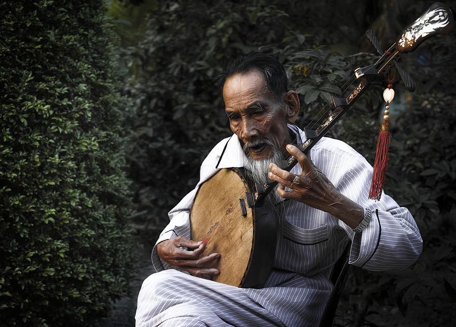 Zither playing deals