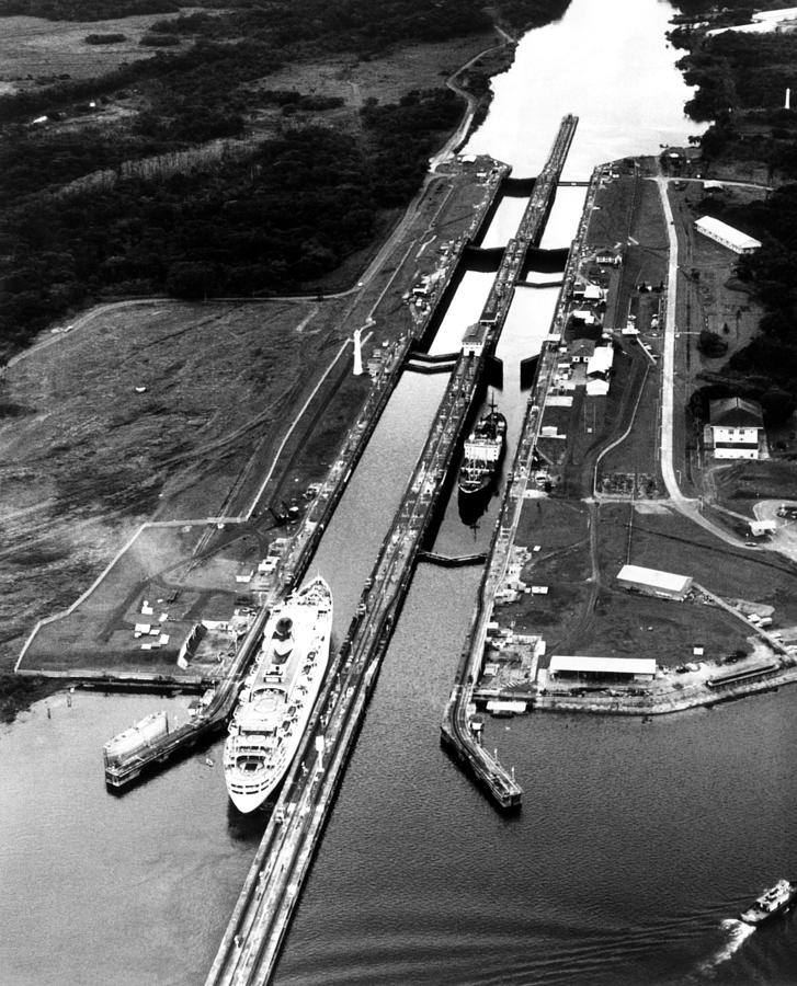 The Panama Canal, A Cruise Ship Moves Photograph by Everett