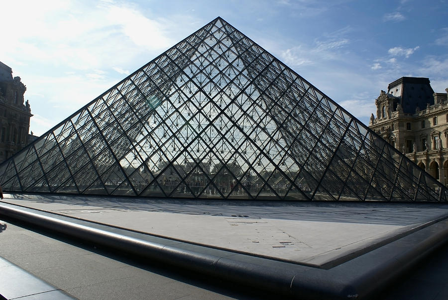 Louvre pyramid space frame picture