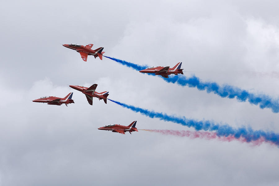 The Red Arrows at Farnborough International Airshow Photograph by Ian Middleton