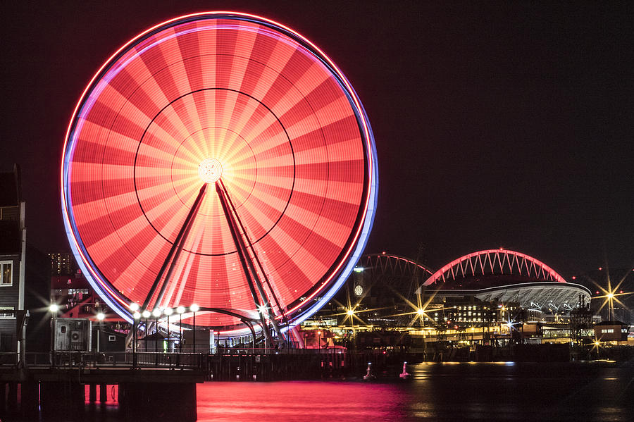 The Red Seattle Great Wheel Photograph by Matt McDonald