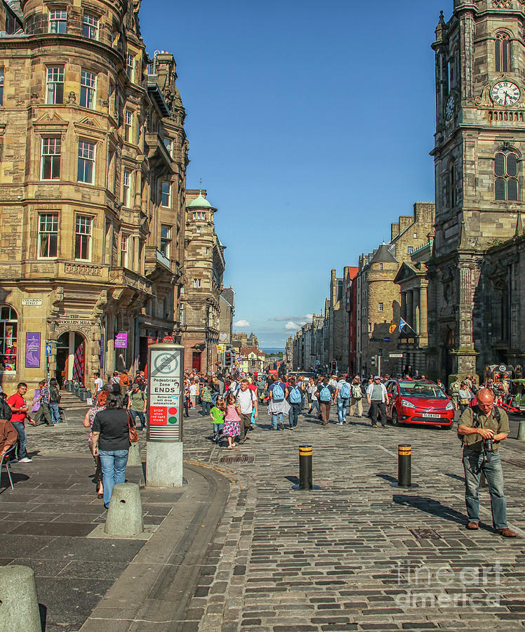 The Royal Mile in Edinburgh Photograph by Patricia Hofmeester