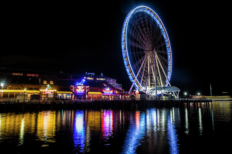 The Seattle Great Wheel refection Photograph by Matt McDonald