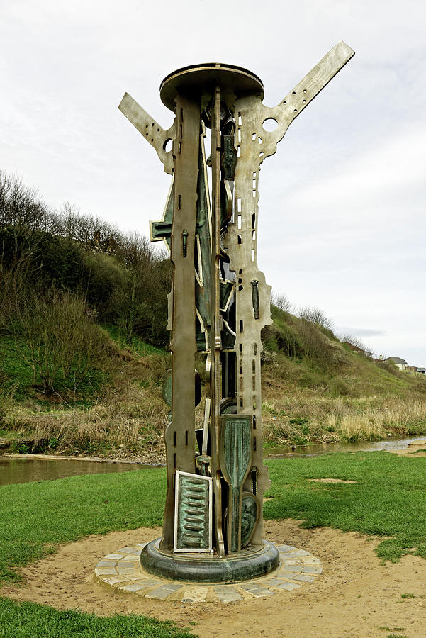 The Signal Sculpture - Saltburn Photograph by Rod Johnson