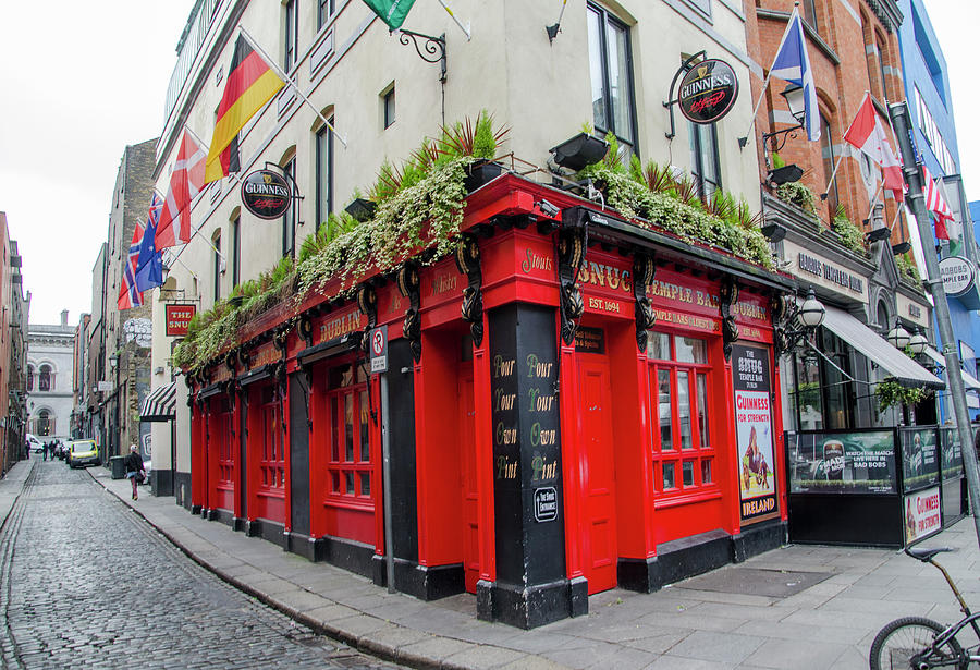 The Snug - Temple Bar - Dublin Ireland Photograph by Bill Cannon