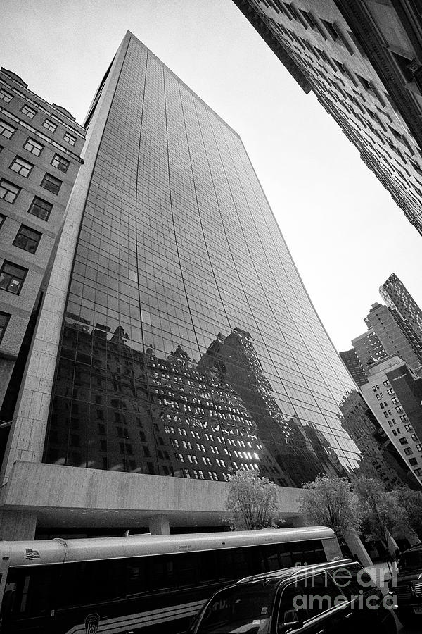 Architecture Photograph - The solow building New York City USA by Joe Fox