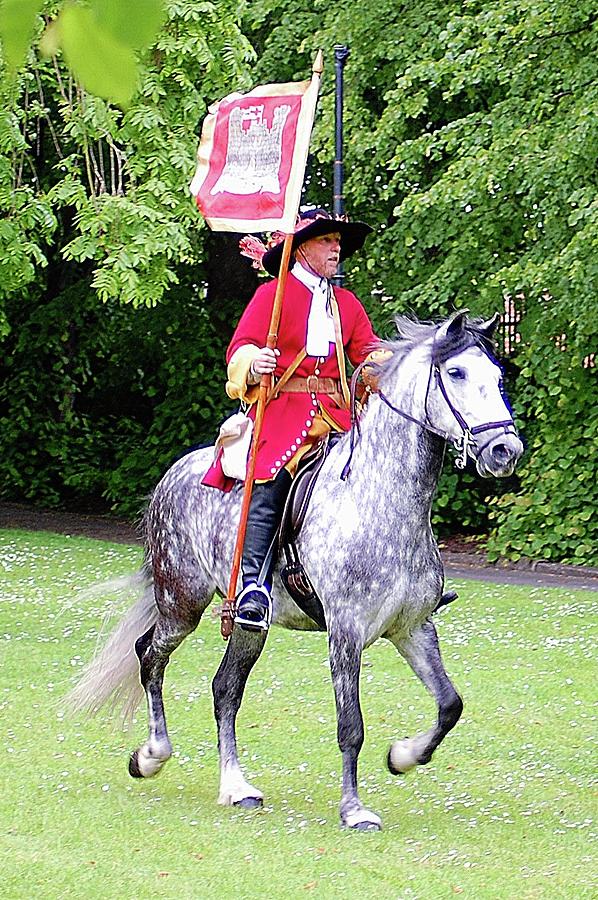 the-standard-bearer-art-uk