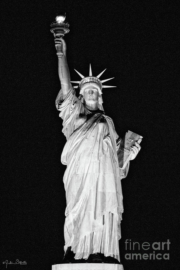 Henry Bacon Photograph - The Statue Of Liberty #4 by Julian Starks
