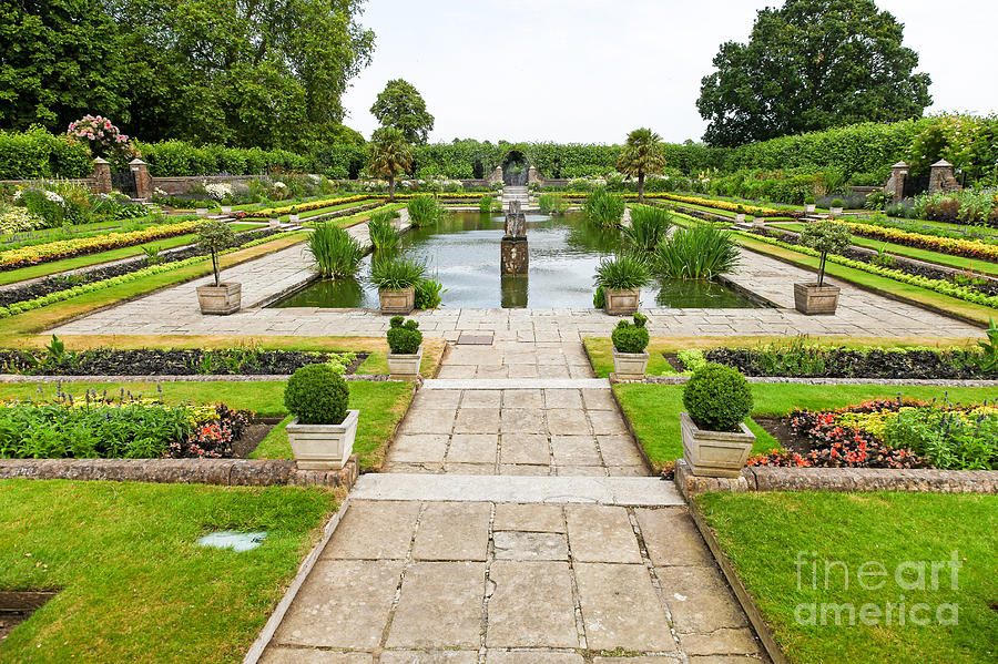 Garden Photograph - The sunken garden at Kensington Palace Gardens by John Keates