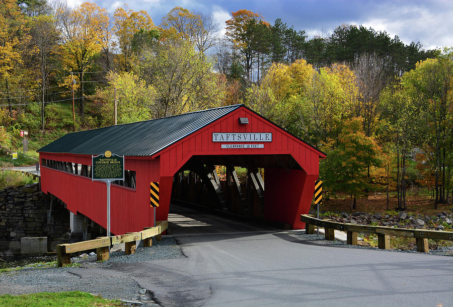 The Taftsville Covered Bridge Photograph by Mike Martin