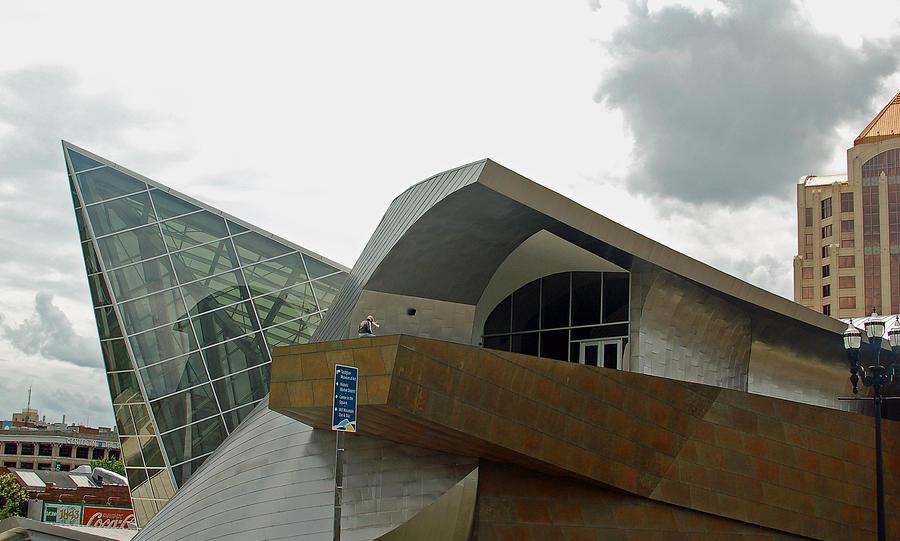 Architecture Photograph - The Taubman Museum of Art in Roanoke Virginia by Suzanne Gaff