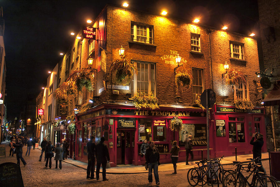 The Temple Bar Photograph by Frank Fullard - Fine Art America