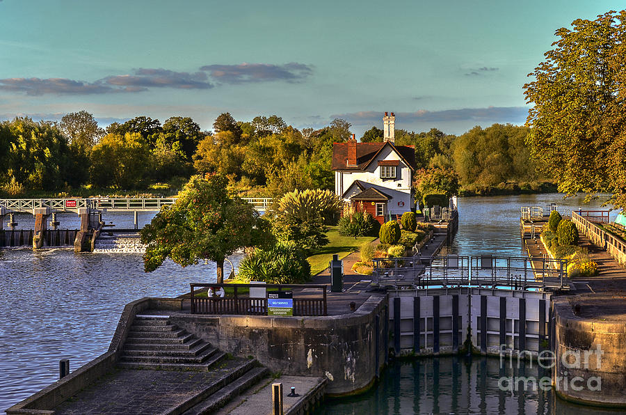 The Thames At Goring Photograph by Ian Lewis - Fine Art America