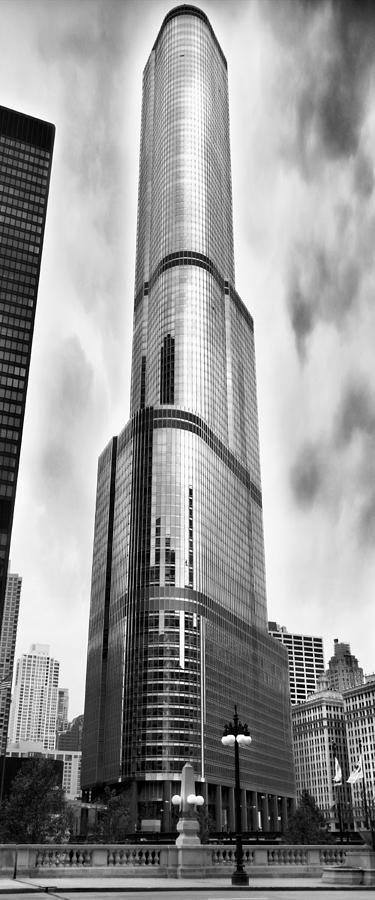 Chicago Photograph - The Trump by Peter Chilelli